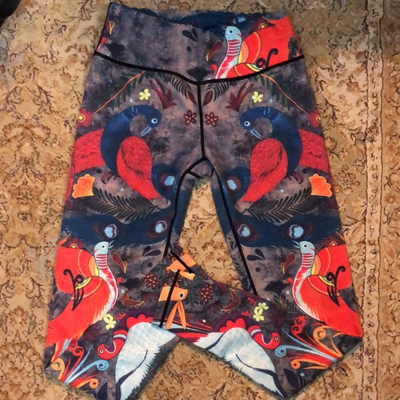 FINEMORE size Medium PEACOCK Print Legging VIVID Coloring LongLeg RARE $129 NEW - Picture 4 of 13